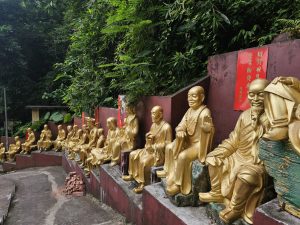 Cosa fare con i bambini ad Hong Kong: visitare il Monastero dei 10.000 Buddha