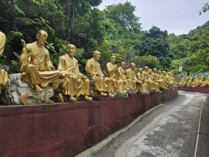 Ten thousand Buddhas Monastery
