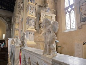 I putti all'interno del Tempio Malatestiano